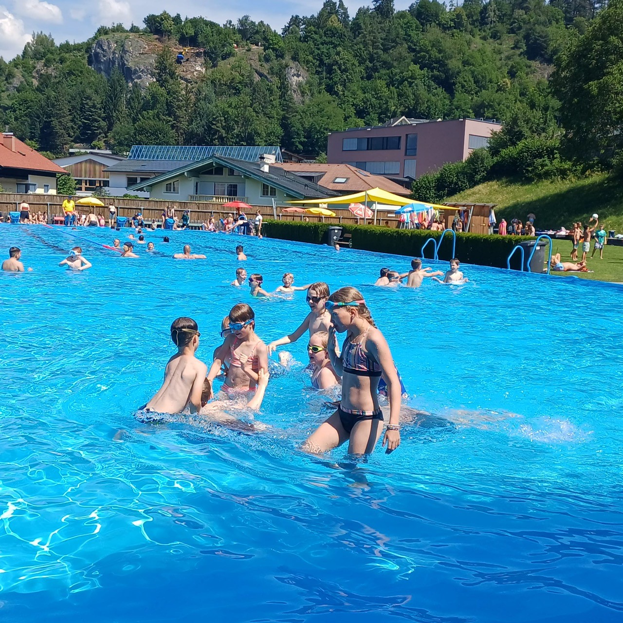 Ab ins kühle Nass – Schwimmspaß in Brixlegg!