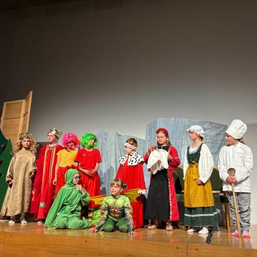 Theaterstück Drachen 9