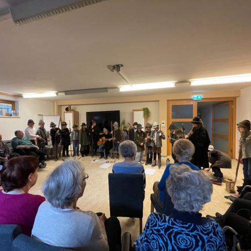 Anklöpfeln im Altersheim 2