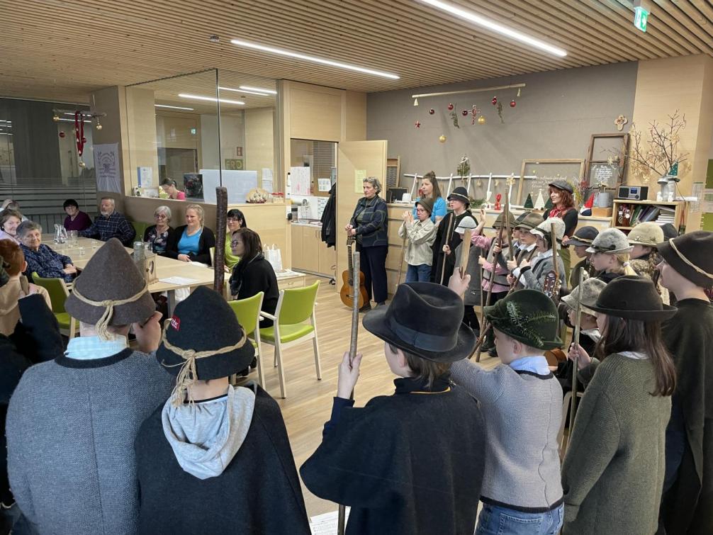 Kinder in Brixlegg Altersheim