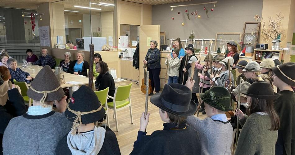 Kinder in Brixlegg Altersheim