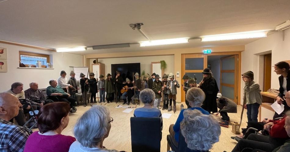 Anklöpfeln im Altersheim 2
