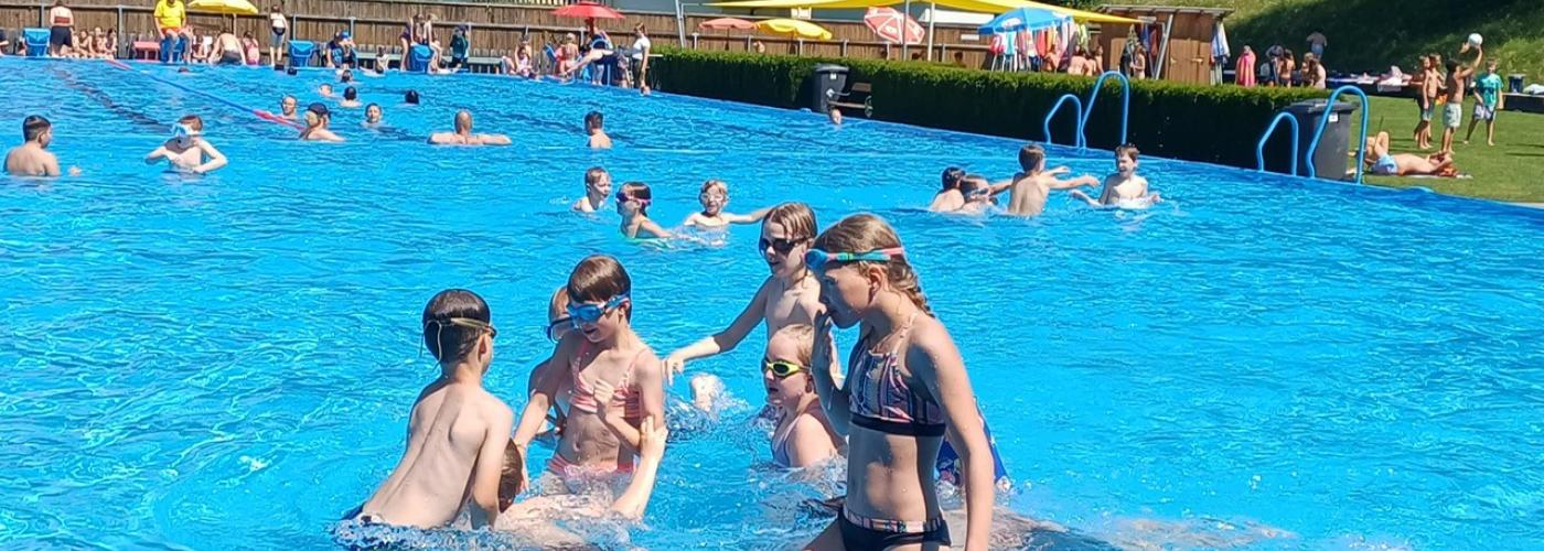 Ab ins kühle Nass – Schwimmspaß in Brixlegg!
